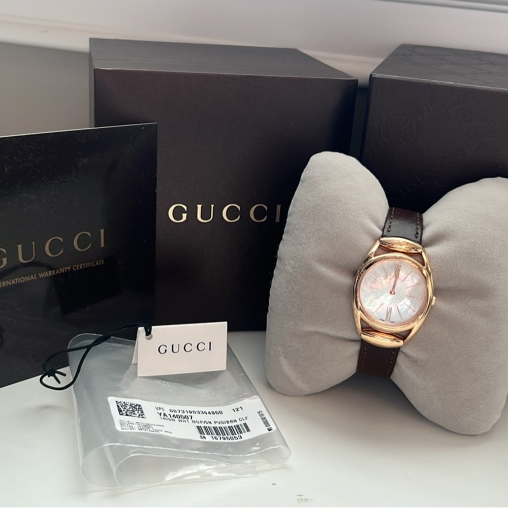 Gucci Women's horsebit Brown and Gold Watch